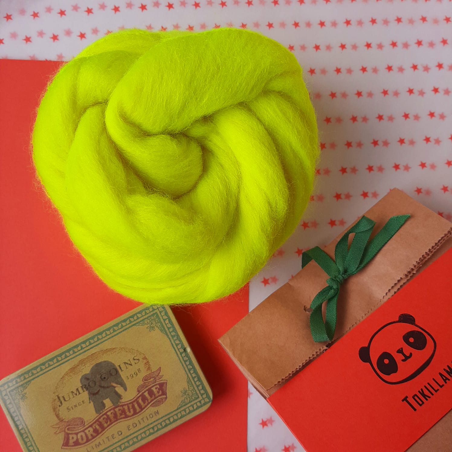 Lana merina extrafina peinada amarillo flúor