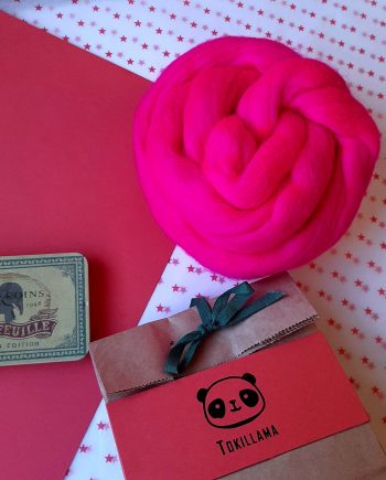 Lana merina extrafina peinada rosa flúor